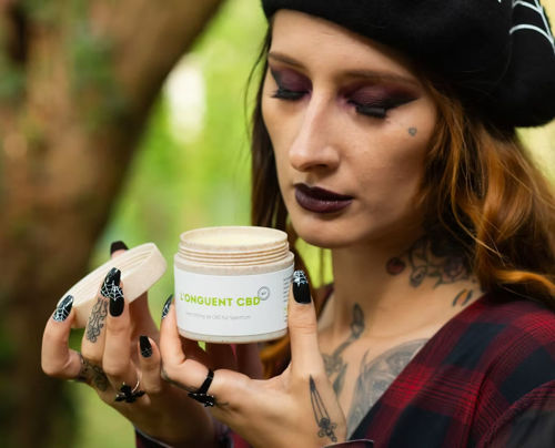 Onguent-CBD-Caen-j_aime-ma-peau-femme-mytattoocare